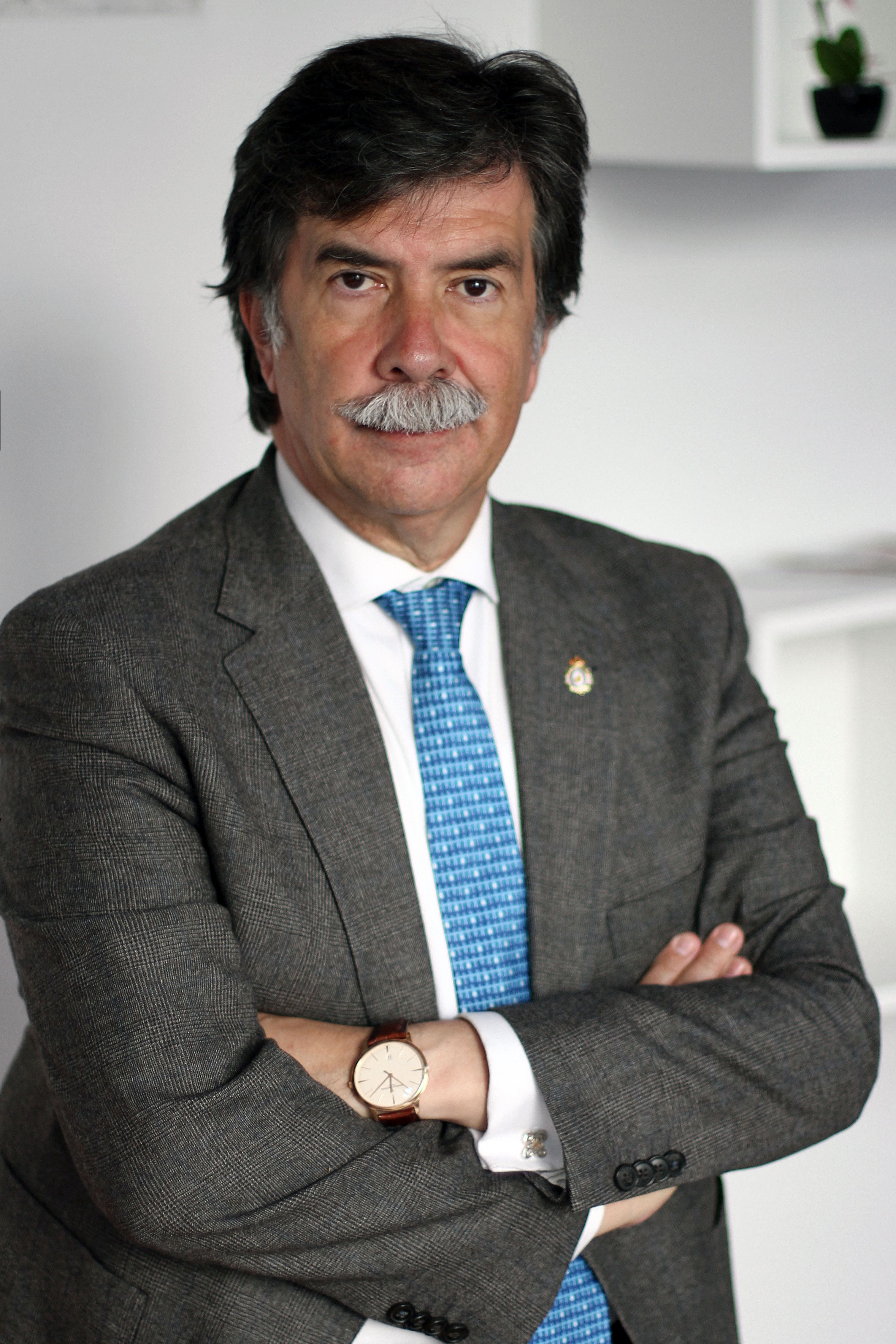 JAVIER URRA